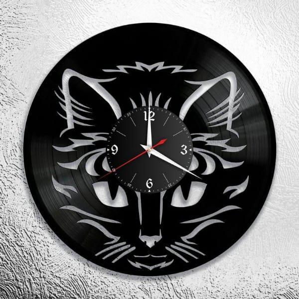 Trendy Delusional Cat Design Analogue Wall Clock